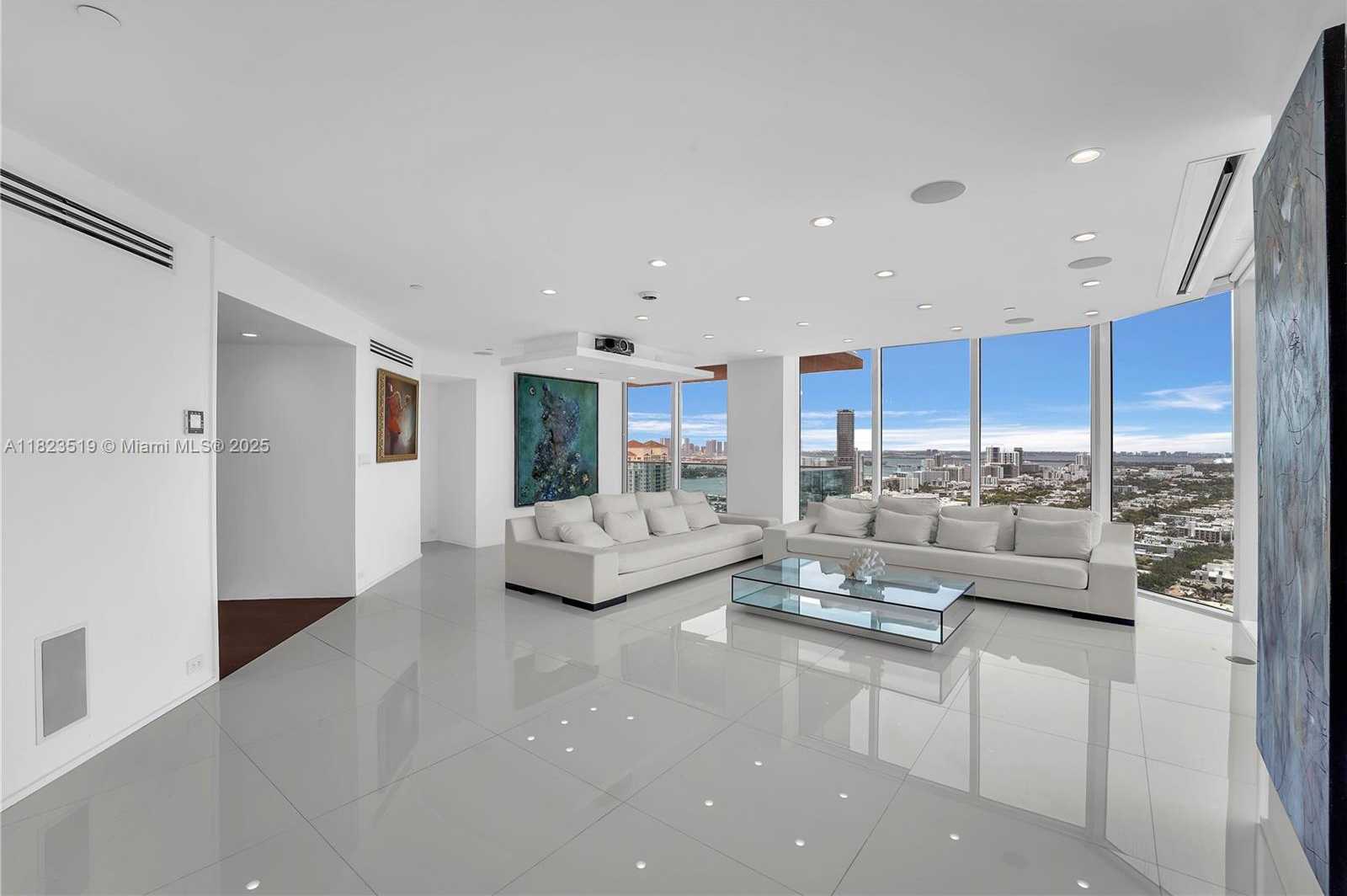 Small Image of 300 SOUTH POINTE DR #3405, Miami Beach Number 6