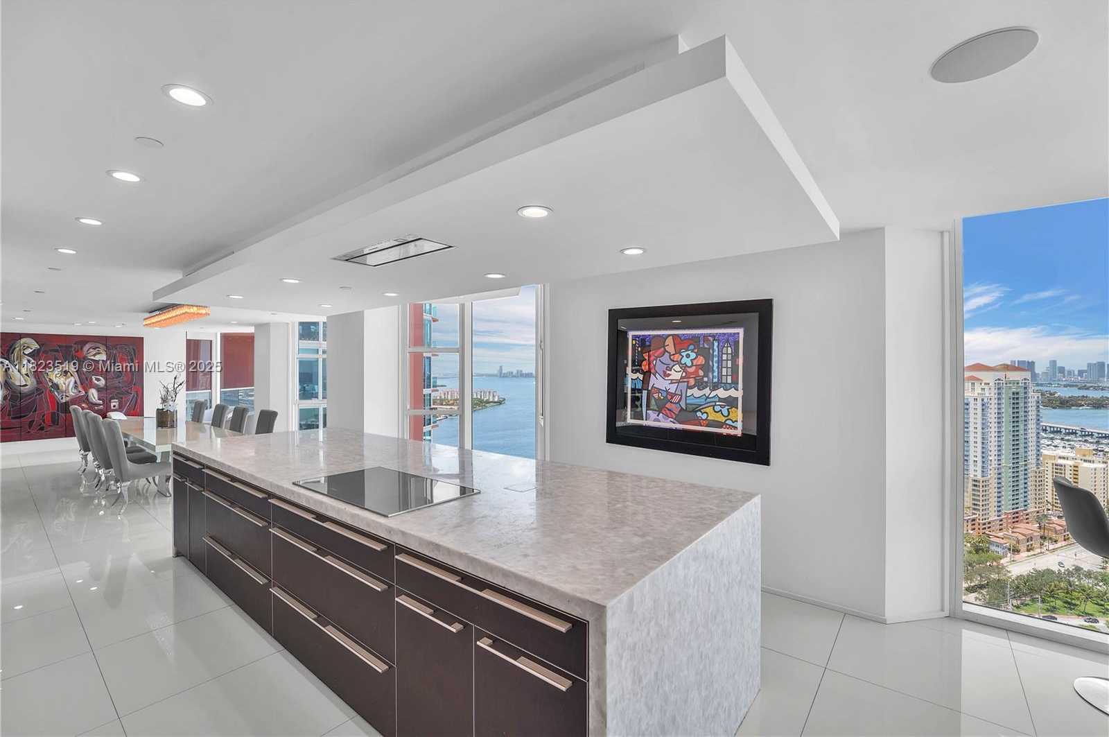 Small Image of 300 SOUTH POINTE DR #3405, Miami Beach Number 7