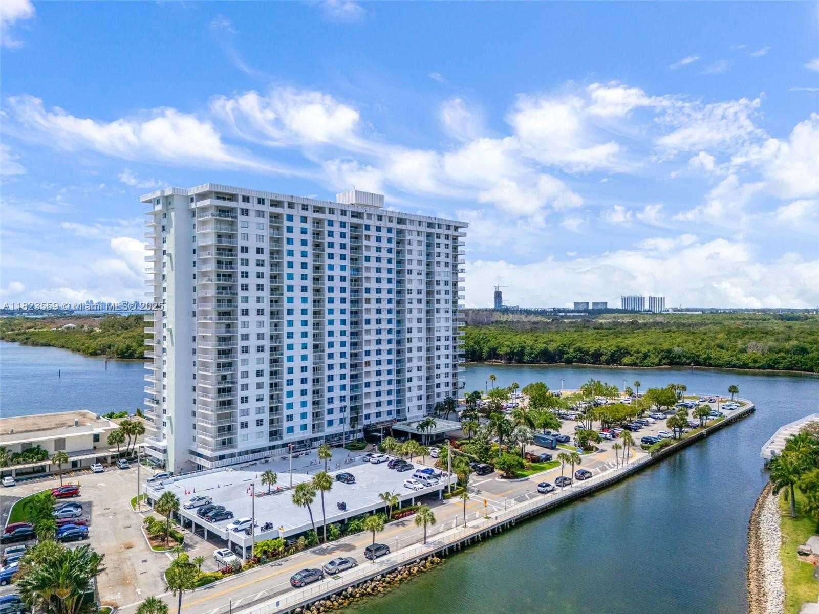 Small Image of 500 BAYVIEW DR #228, Sunny Isles Beach Number 10