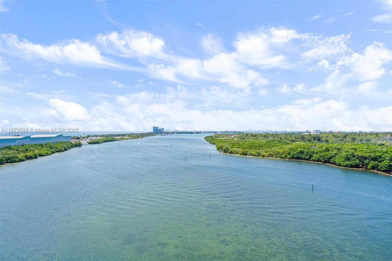 Small Image of 500 BAYVIEW DR #228, Sunny Isles Beach Number 6