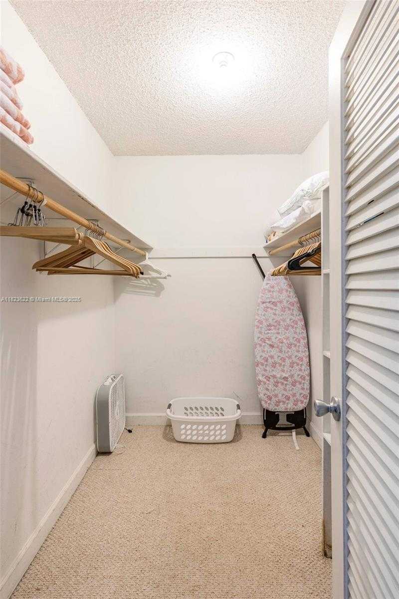 Small Image of 4001 SOUTH OCEAN DR #5M, Hollywood Number 9