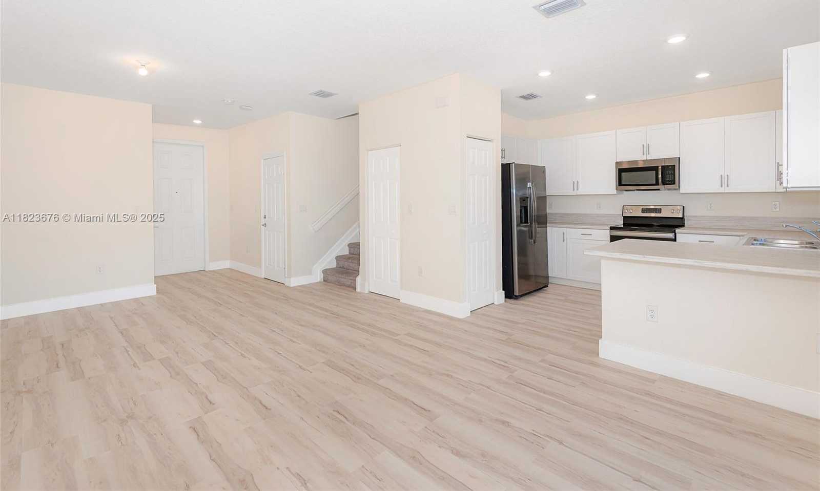 Small Image of 3348 WEST 108TH ST, Hialeah Number 1