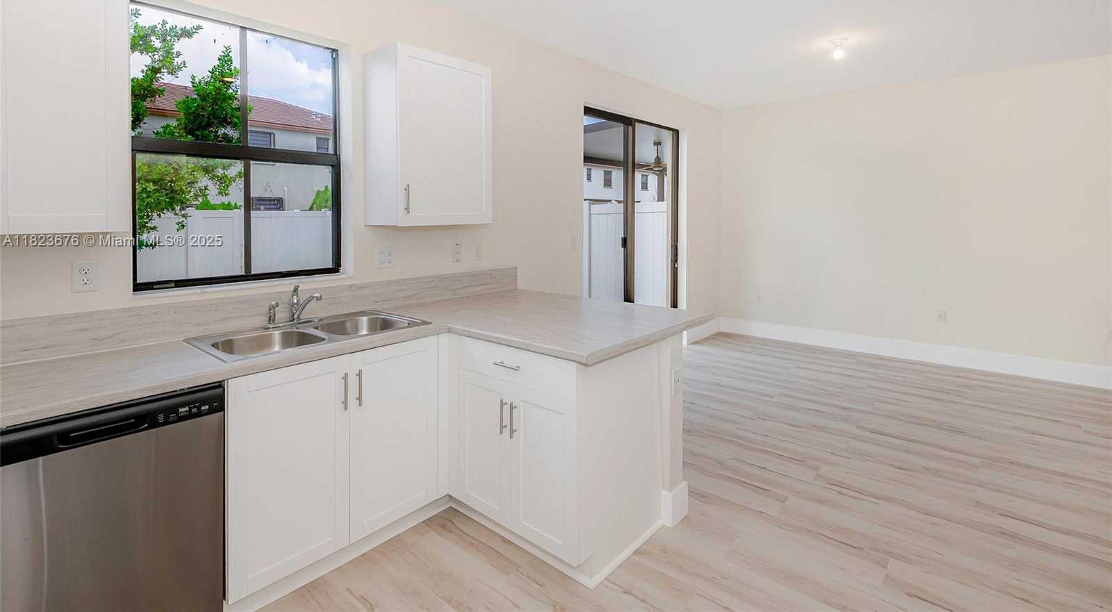 Small Image of 3348 WEST 108TH ST, Hialeah Number 11