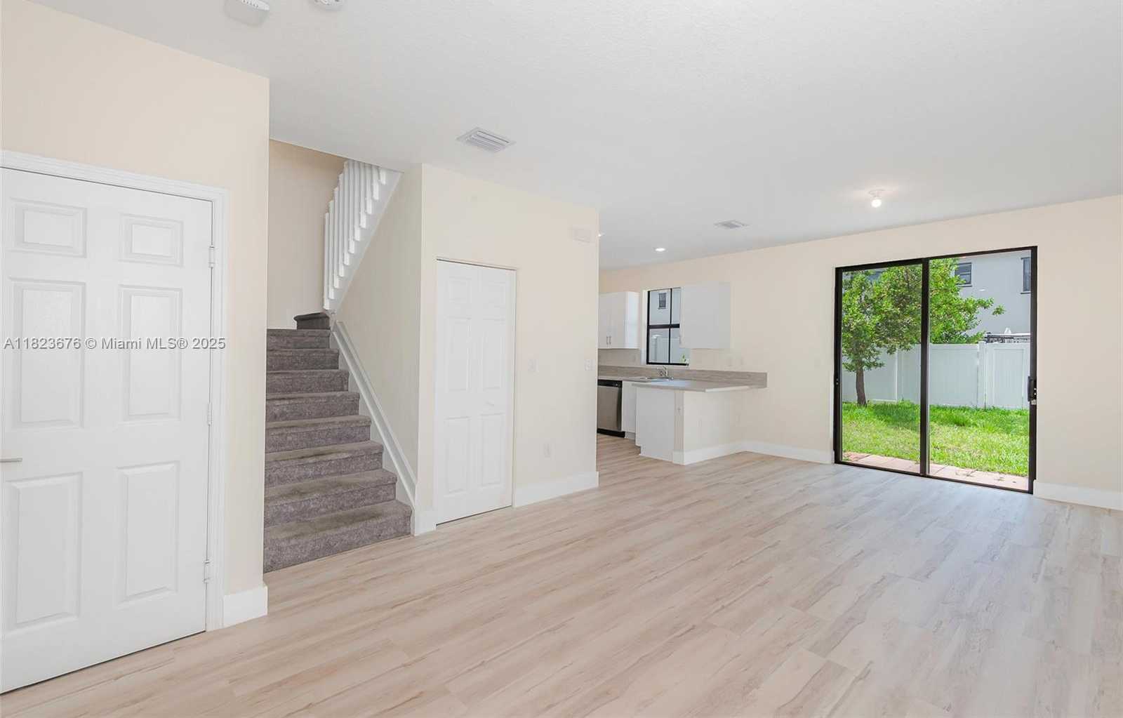 Small Image of 3348 WEST 108TH ST, Hialeah Number 4