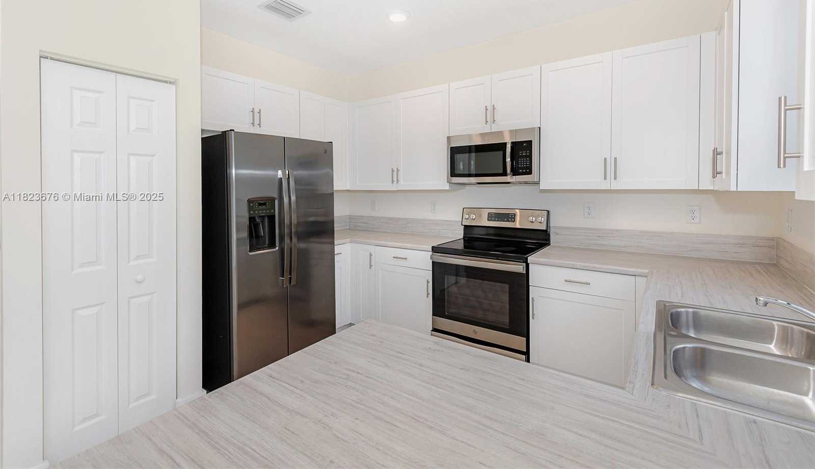 Small Image of 3348 WEST 108TH ST, Hialeah Number 9