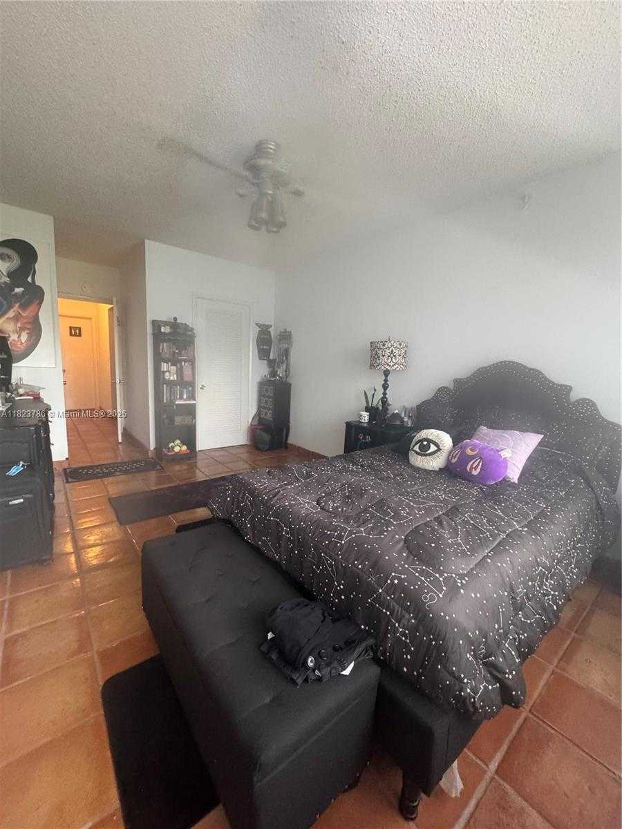 Small Image of 7921 EAST DR #8, North Bay Village Number 9