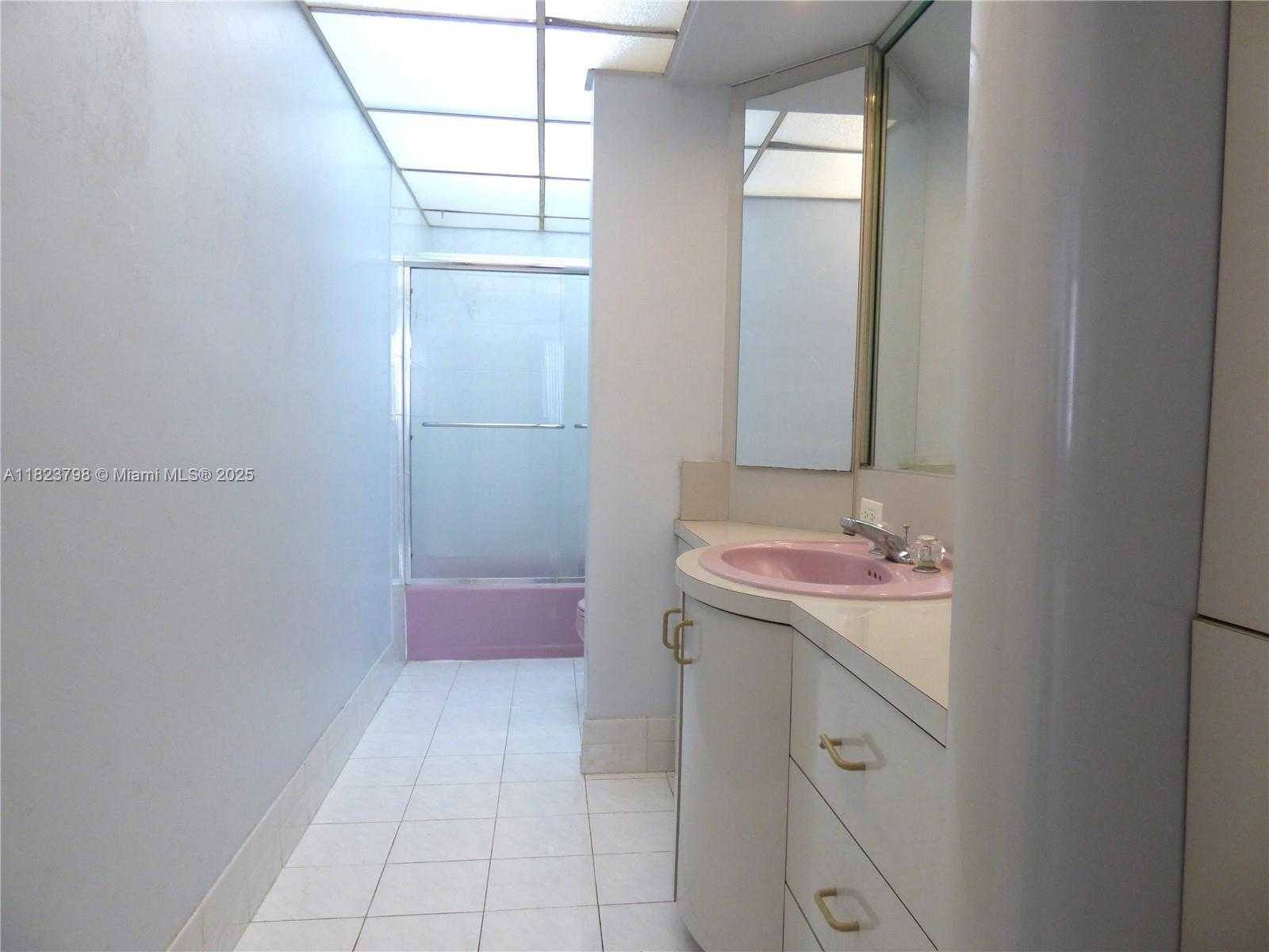 Small Image of 5005 COLLINS AVE #202, Miami Beach Number 11