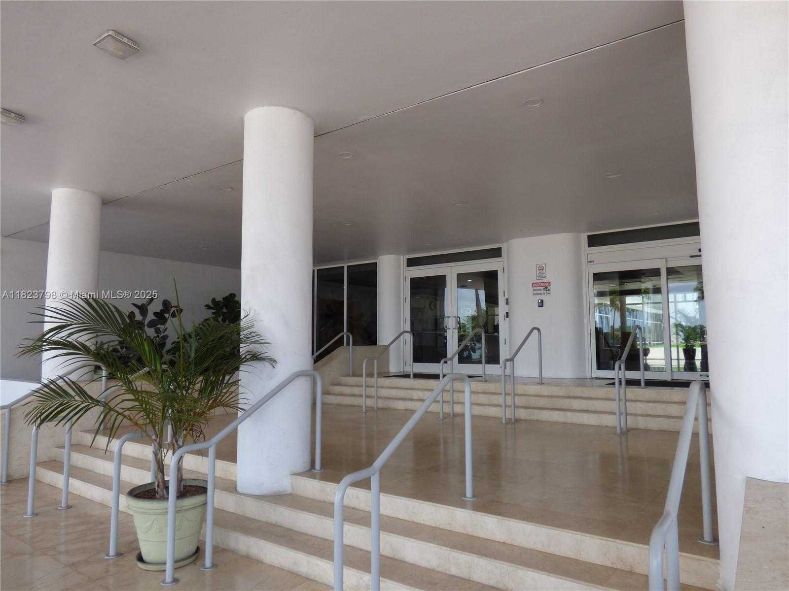 Small Image of 5005 COLLINS AVE #202, Miami Beach Number 3