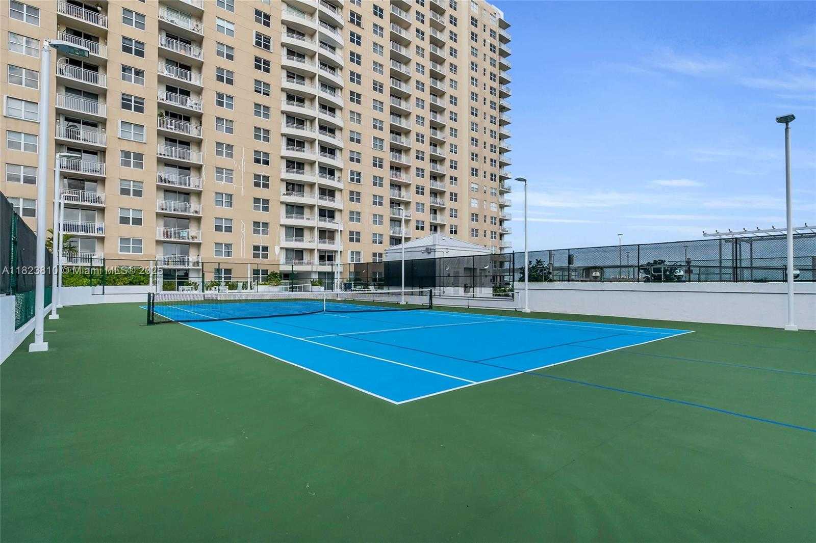 Small Image of 770 CLAUGHTON ISLAND DR #806, Miami Number 16