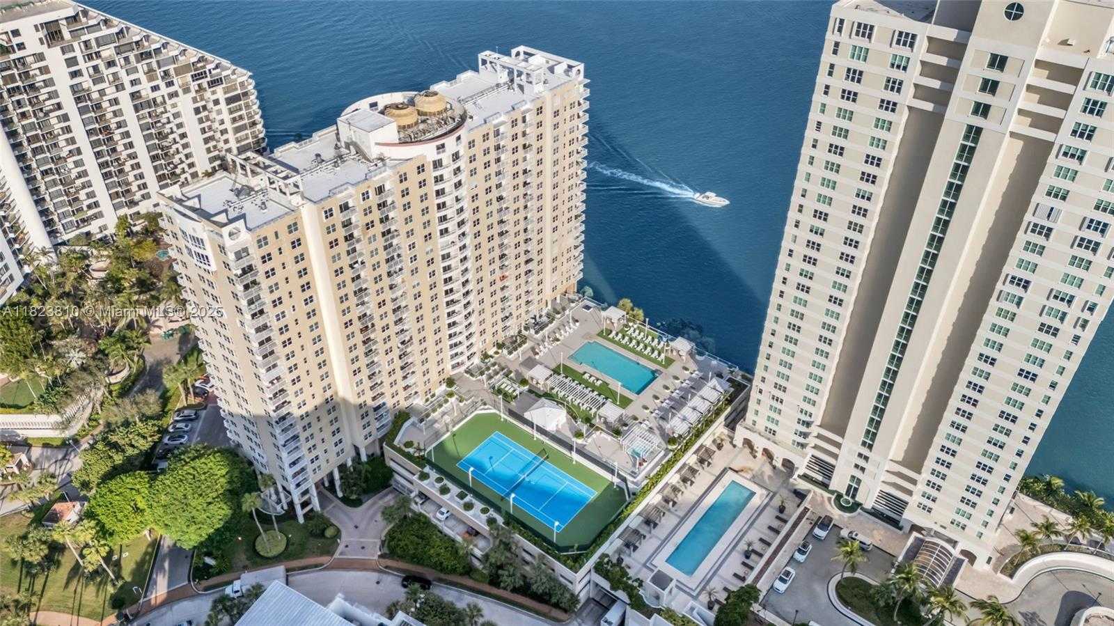 Small Image of 770 CLAUGHTON ISLAND DR #806, Miami Number 18