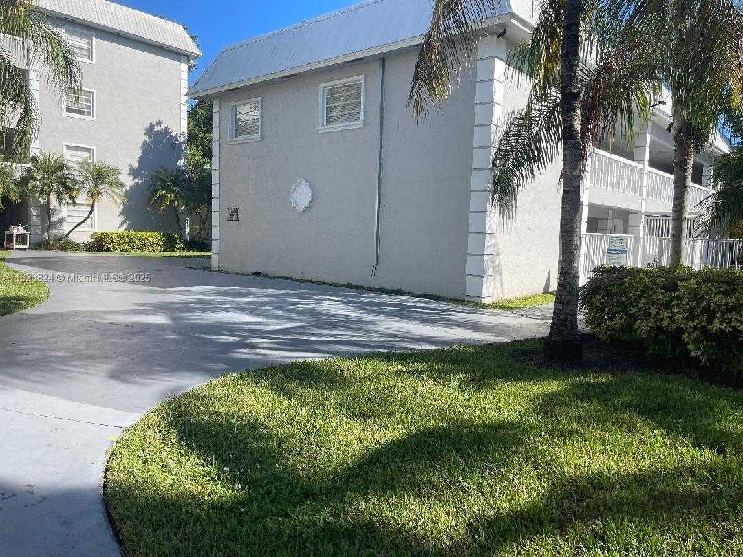 Small Image of 17255 SOUTH WEST 95TH AVE #153, Palmetto Bay Number 2