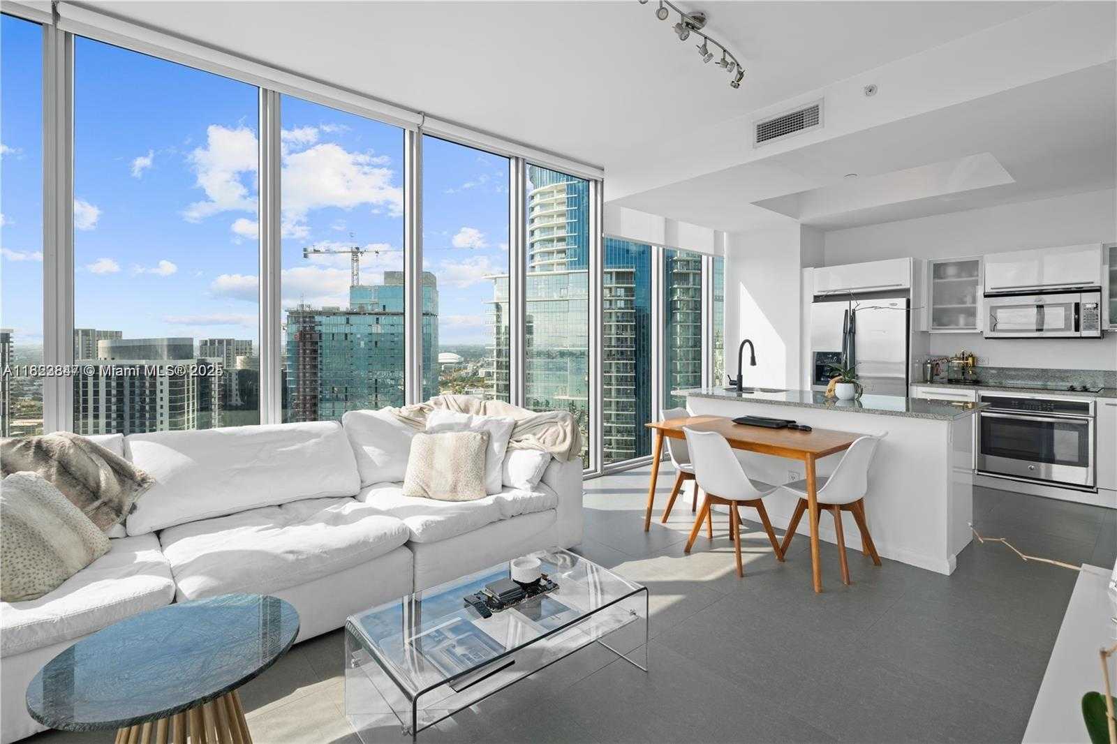 Small Image of 888 BISCAYNE BLVD #4801, Miami Number 2
