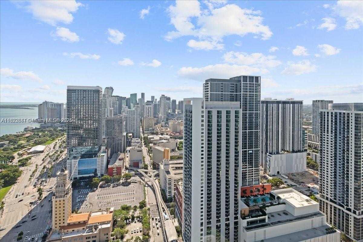 Small Image of 888 BISCAYNE BLVD #4801, Miami Number 7