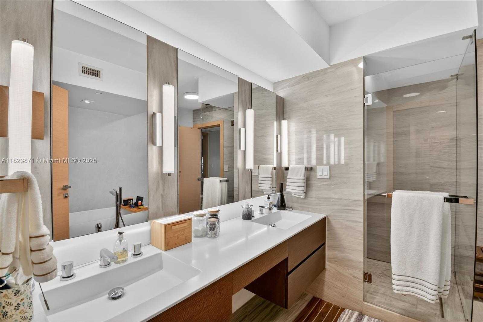 Small Image of 18671 COLLINS AVE #1401, Sunny Isles Beach Number 18