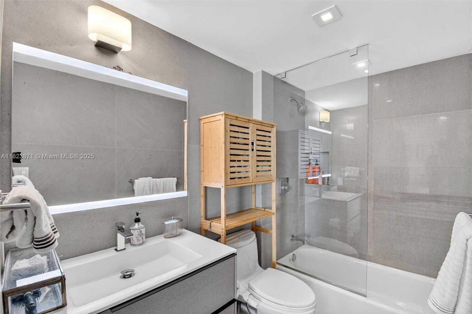 Small Image of 18671 COLLINS AVE #1401, Sunny Isles Beach Number 23