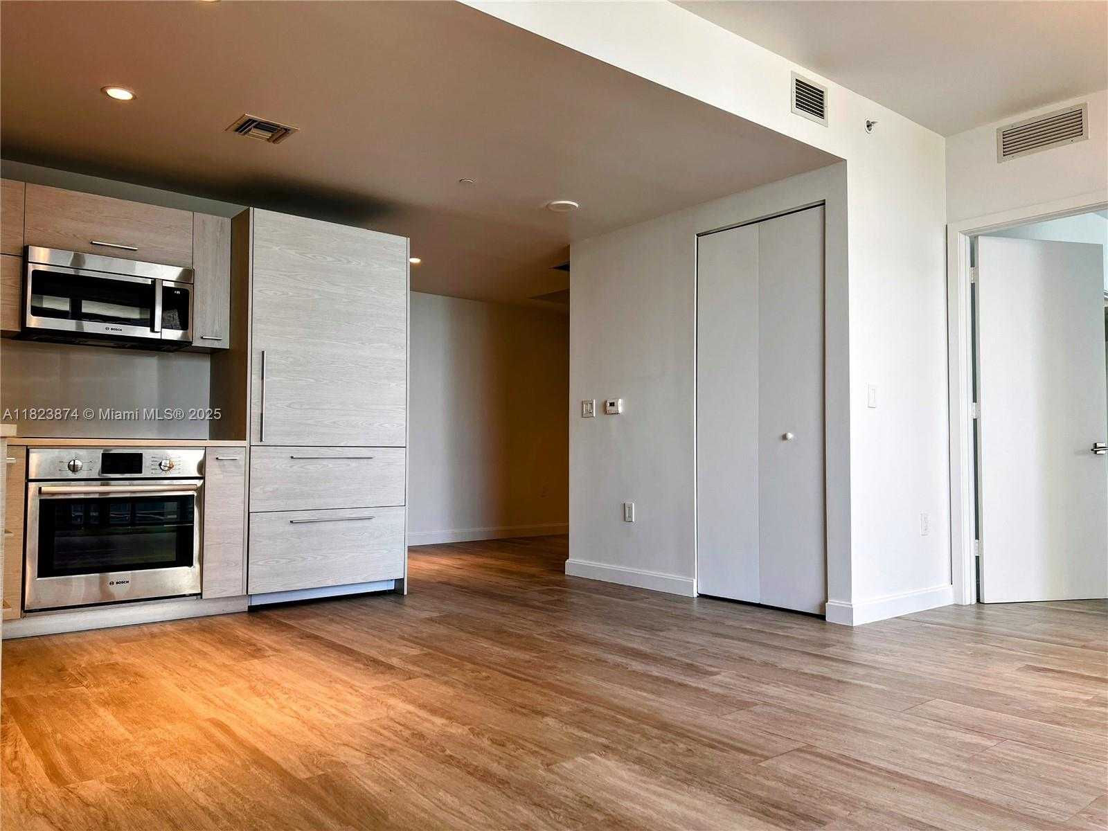 Small Image of 45 SOUTH WEST 9TH ST #3602, Miami Number 6