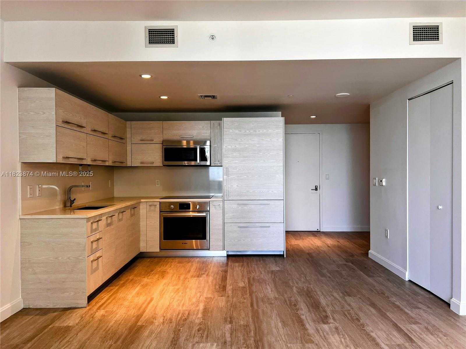 Small Image of 45 SOUTH WEST 9TH ST #3602, Miami Number 8