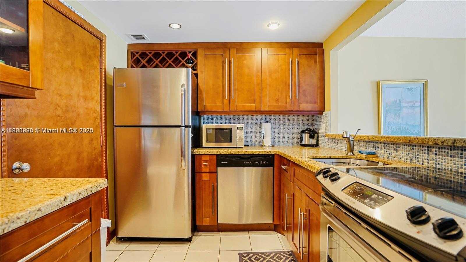 Small Image of 401 OCEAN DR #722, Miami Beach Number 4