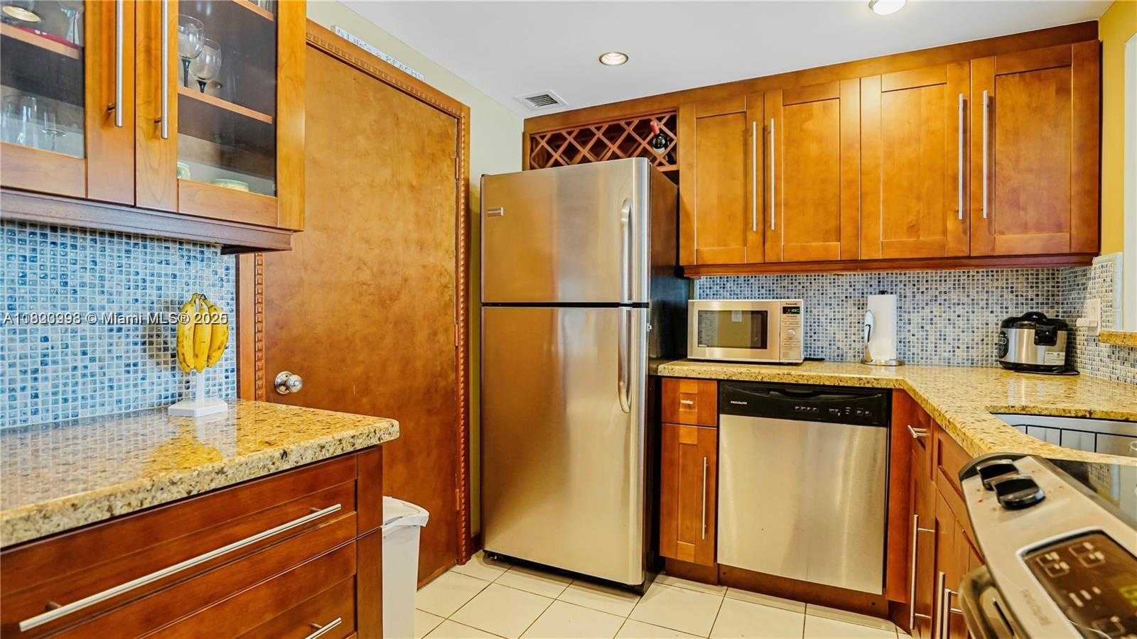 Small Image of 401 OCEAN DR #722, Miami Beach Number 5