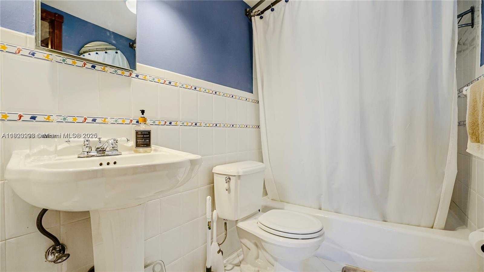 Small Image of 401 OCEAN DR #722, Miami Beach Number 7