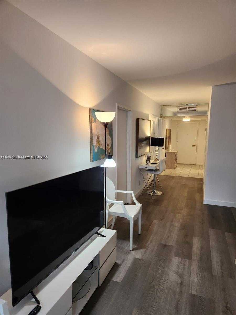 Small Image of 5700 COLLINS AVE #4N, Miami Beach Number 11