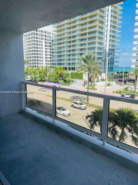 Small Image of 5700 COLLINS AVE #4N, Miami Beach Number 36