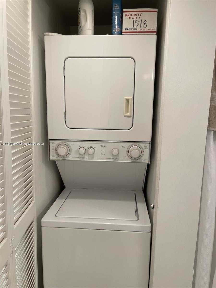 Small Image of 1200 BRICKELL BAY DR #1518, Miami Number 14