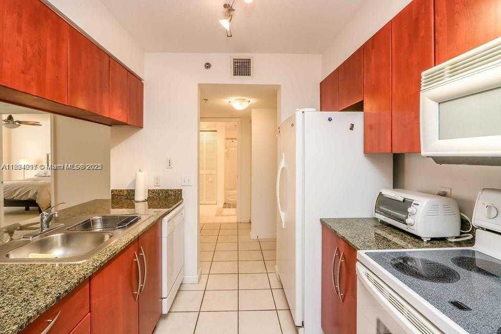 Small Image of 1200 BRICKELL BAY DR #1518, Miami Number 17