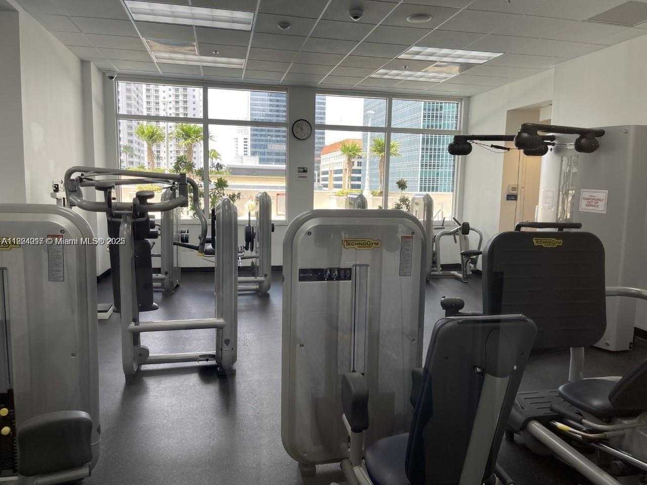 Small Image of 1200 BRICKELL BAY DR #1518, Miami Number 21
