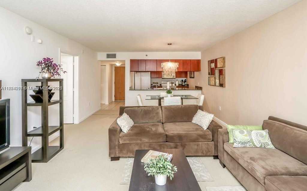 Small Image of 1200 BRICKELL BAY DR #1518, Miami Number 4