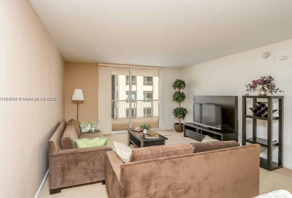 Small Image of 1200 BRICKELL BAY DR #1518, Miami Number 5