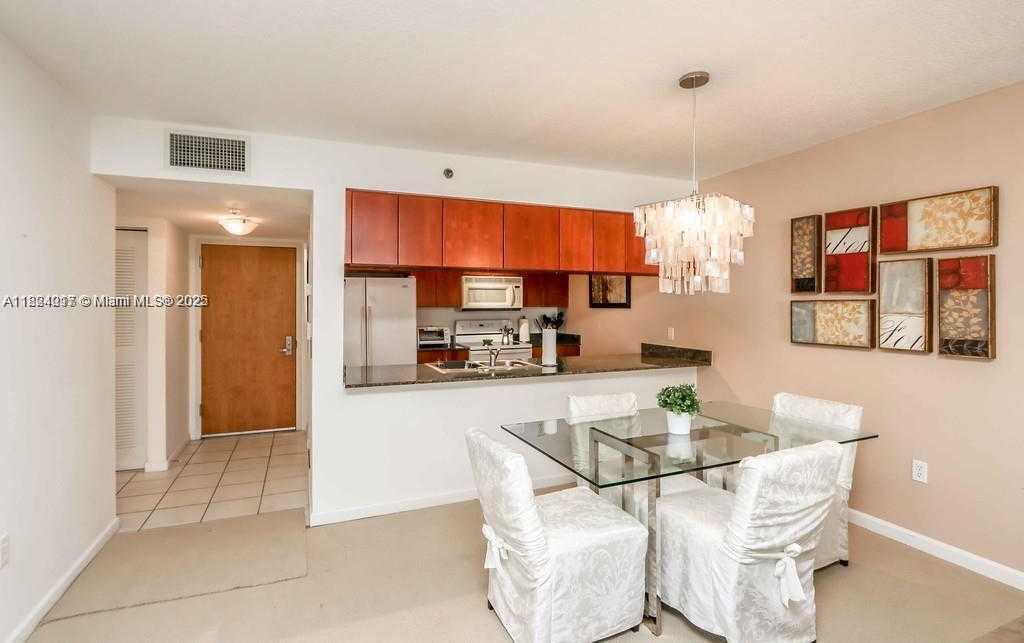 Small Image of 1200 BRICKELL BAY DR #1518, Miami Number 6
