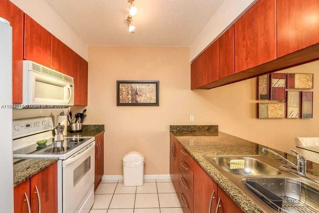 Small Image of 1200 BRICKELL BAY DR #1518, Miami Number 7