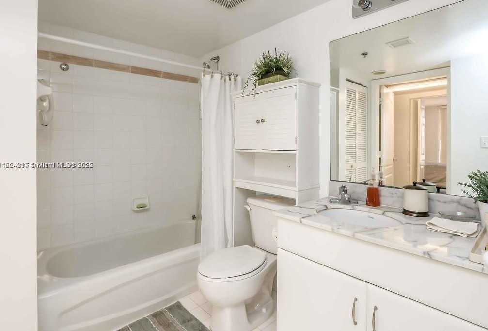 Small Image of 1200 BRICKELL BAY DR #1518, Miami Number 8