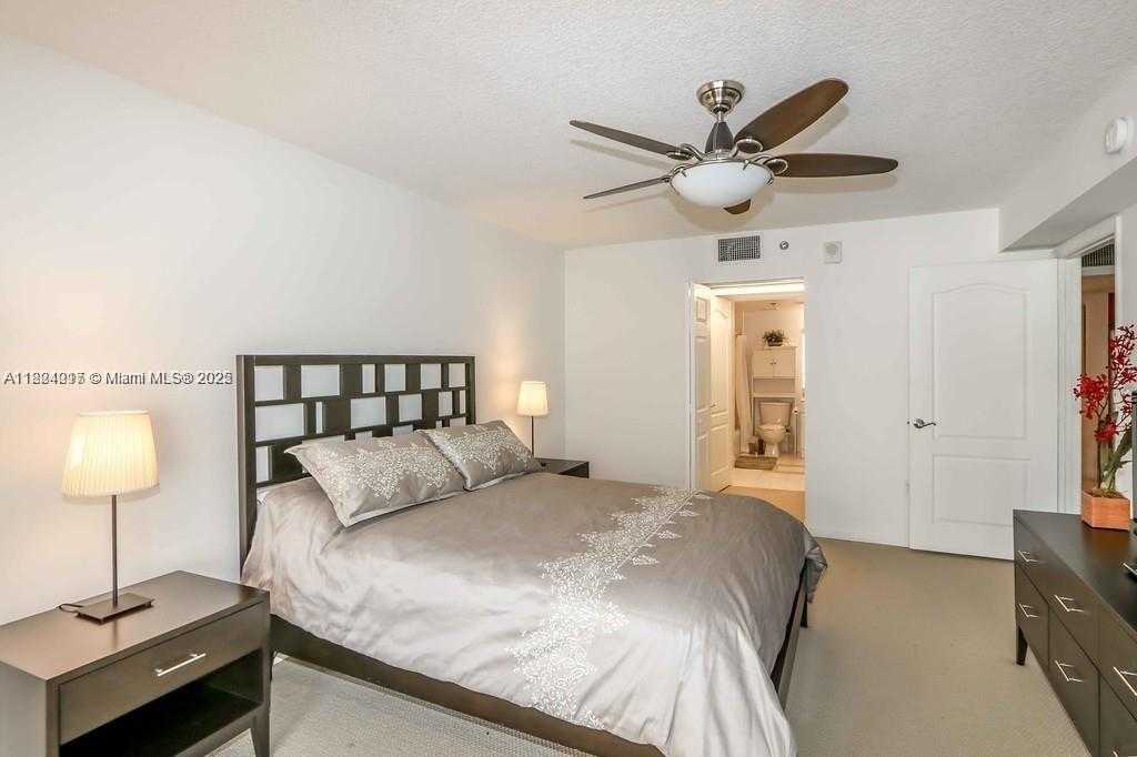 Small Image of 1200 BRICKELL BAY DR #1518, Miami Number 9
