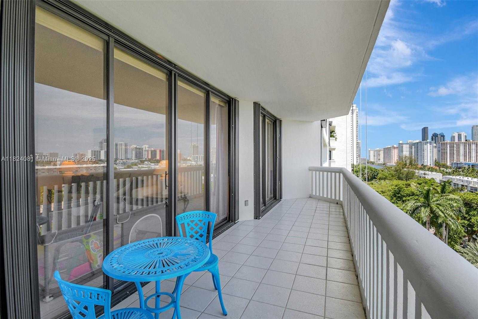 Small Image of 2000 ISLAND BLVD #808, Aventura Number 25