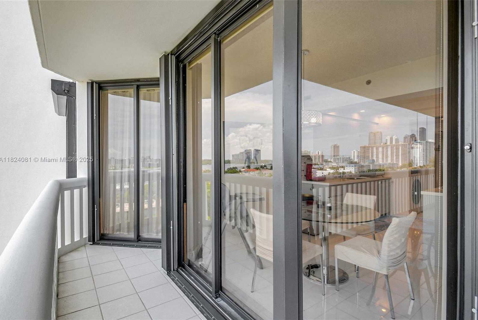 Small Image of 2000 ISLAND BLVD #808, Aventura Number 26
