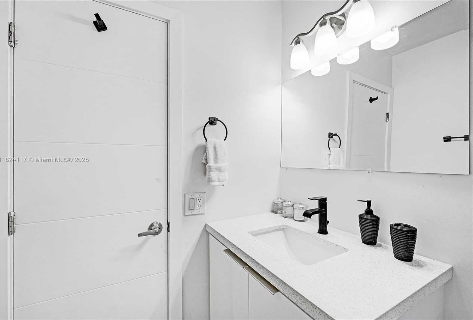 Small Image of 2338 FILLMORE ST #2A, Hollywood Number 21