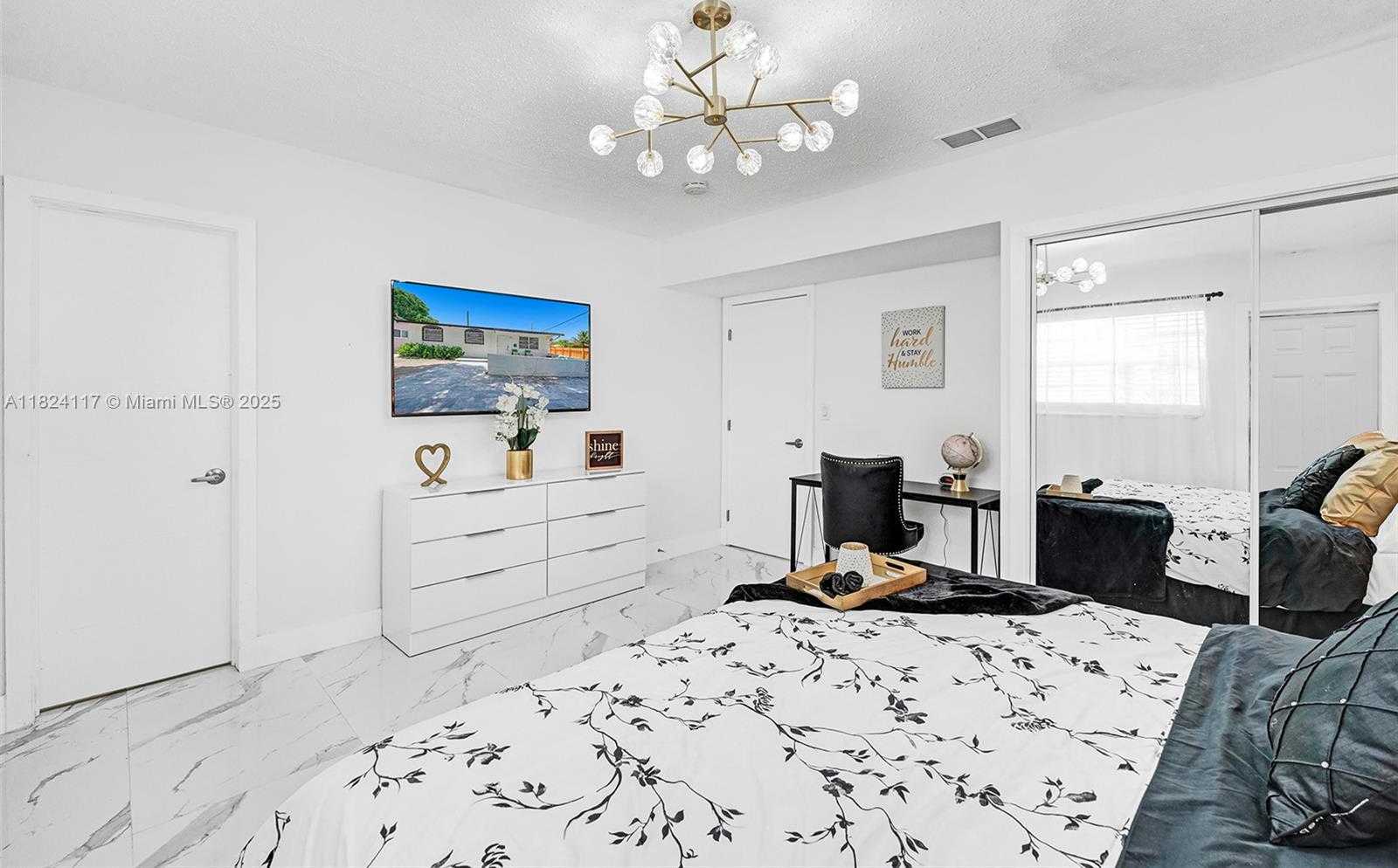 Small Image of 2338 FILLMORE ST #2A, Hollywood Number 23