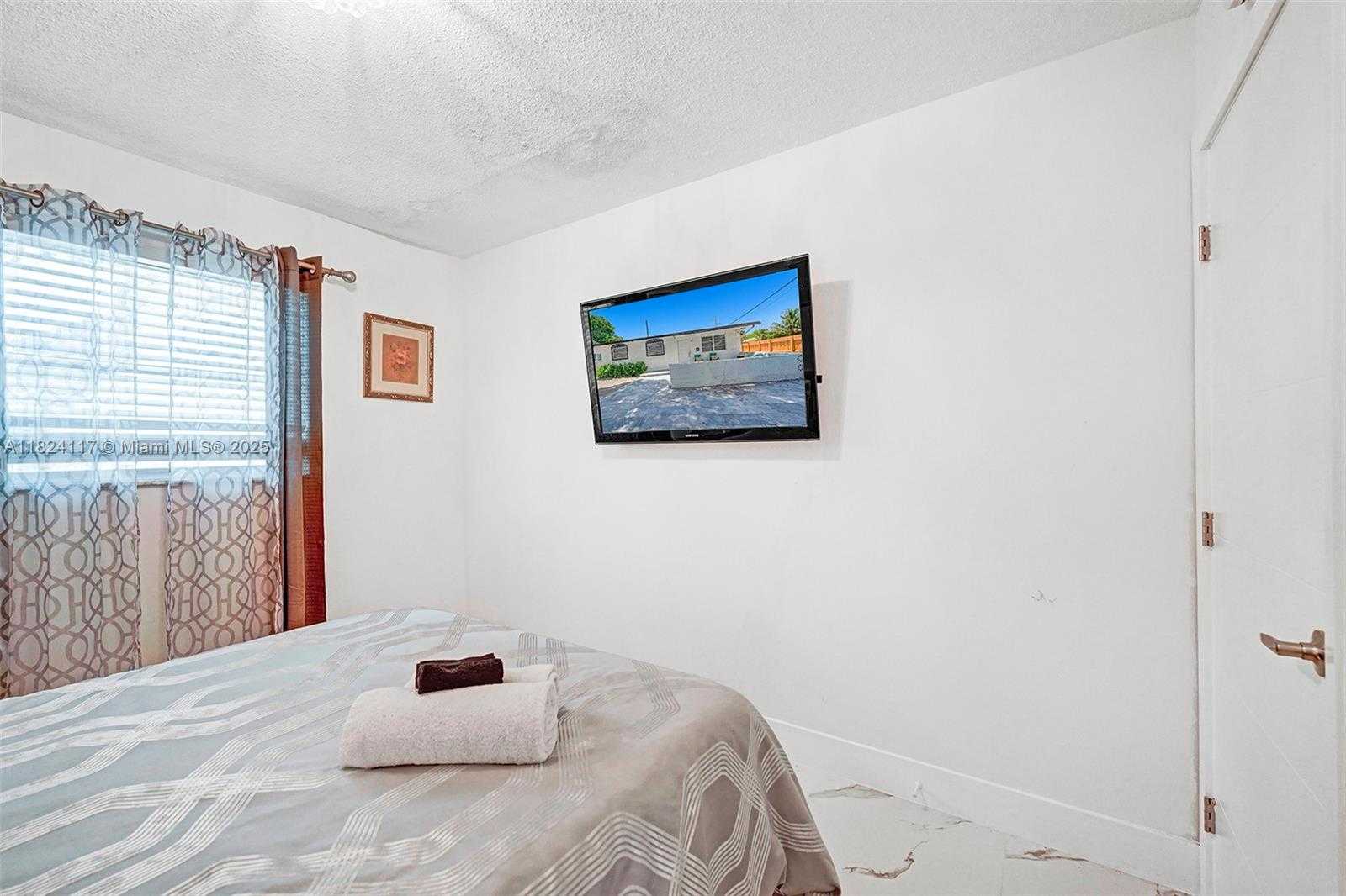 Small Image of 2338 FILLMORE ST #2A, Hollywood Number 26