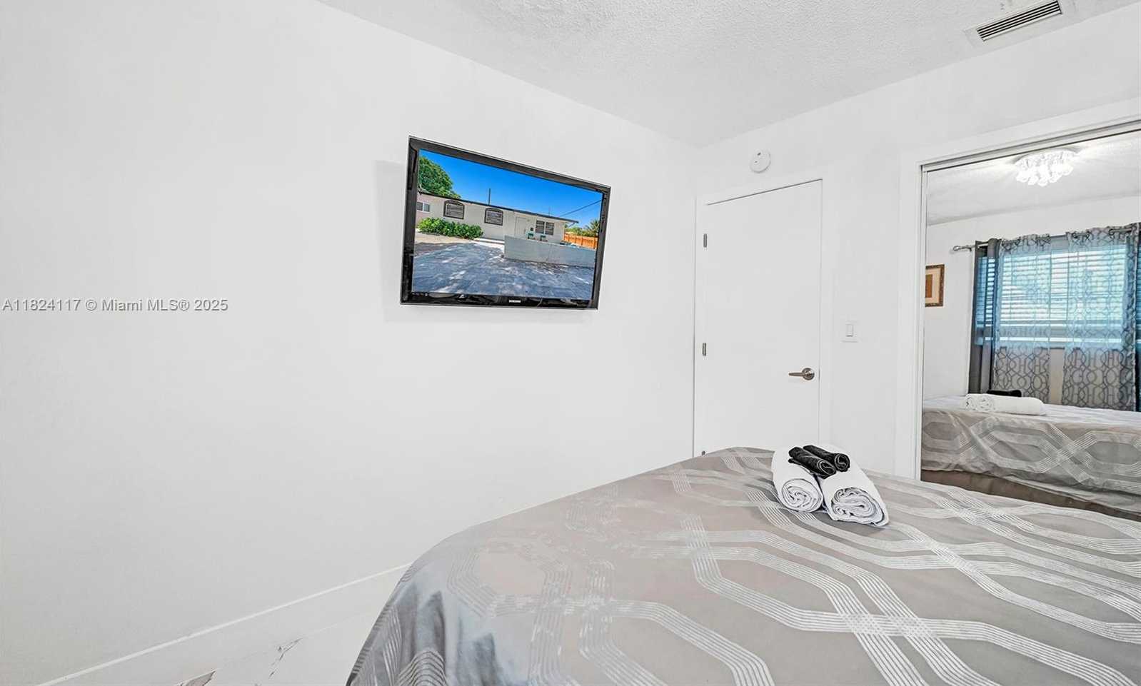 Small Image of 2338 FILLMORE ST #2A, Hollywood Number 27