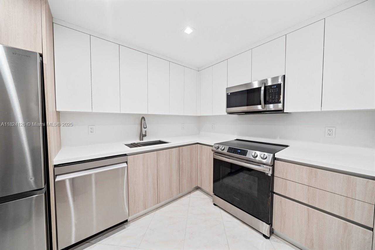 Small Image of 400 KINGS POINT DR #1222, Sunny Isles Beach Number 18