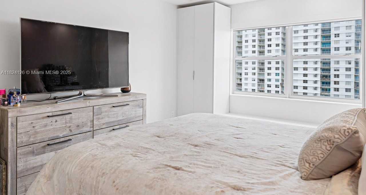 Small Image of 400 KINGS POINT DR #1222, Sunny Isles Beach Number 19
