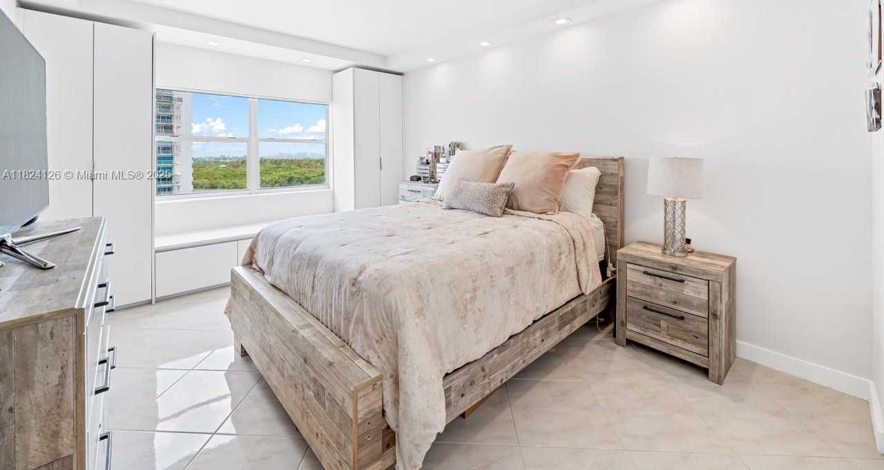 Small Image of 400 KINGS POINT DR #1222, Sunny Isles Beach Number 22