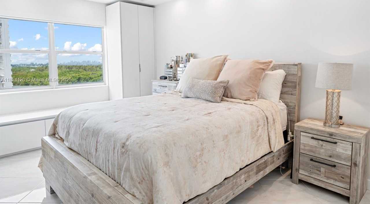 Small Image of 400 KINGS POINT DR #1222, Sunny Isles Beach Number 23