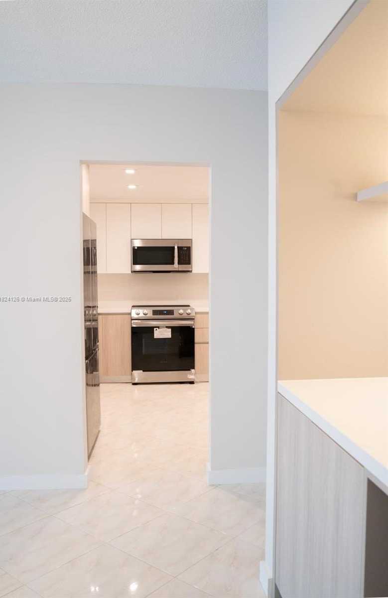 Small Image of 400 KINGS POINT DR #1222, Sunny Isles Beach Number 3