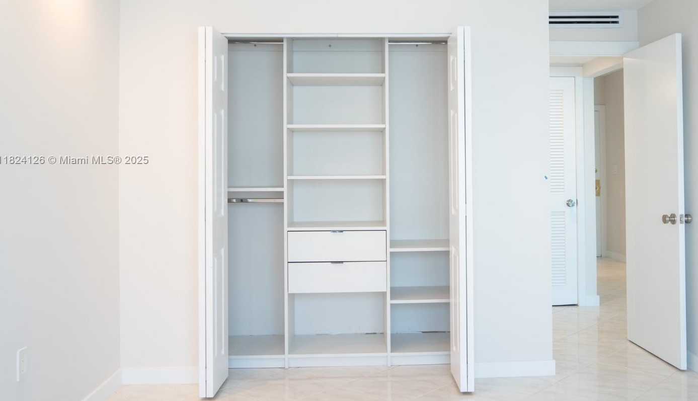 Small Image of 400 KINGS POINT DR #1222, Sunny Isles Beach Number 8