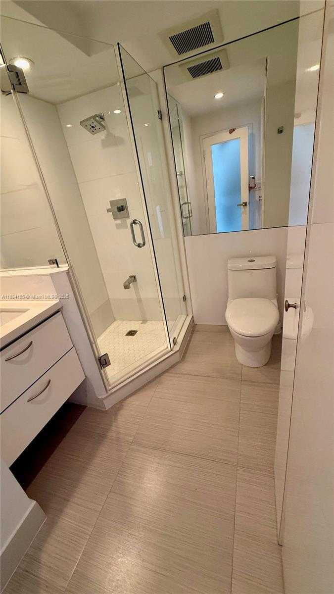Small Image of 900 BAY DR #906, Miami Beach Number 11
