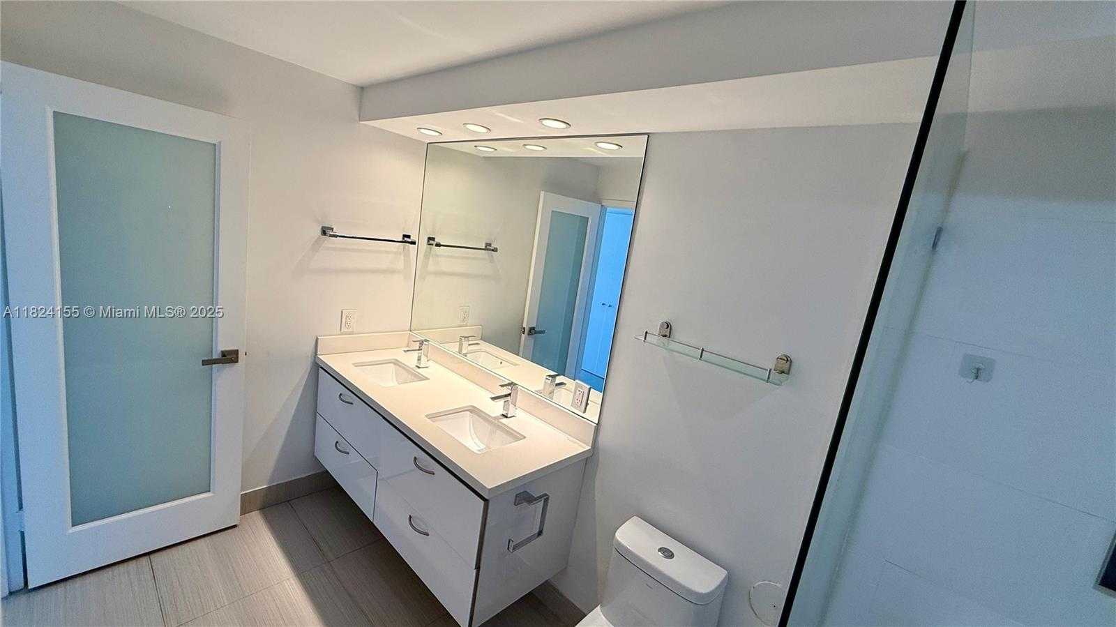 Small Image of 900 BAY DR #906, Miami Beach Number 24