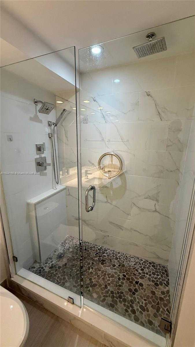 Small Image of 900 BAY DR #906, Miami Beach Number 25